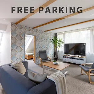 Vousata Dama - Ps3 - Parking Free Прага